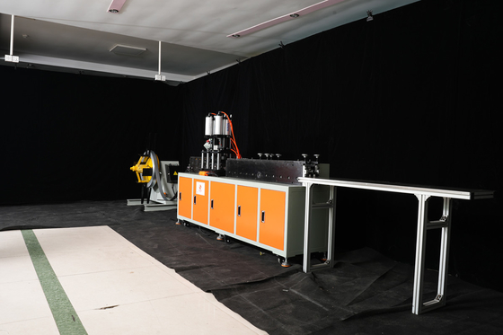 380V 4,7KW machine de fabrication de filtre à air de gestion sans pilote pour cadre extérieur