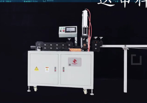Cadre intérieur de filtre à air industriel formant la machine semi automatique